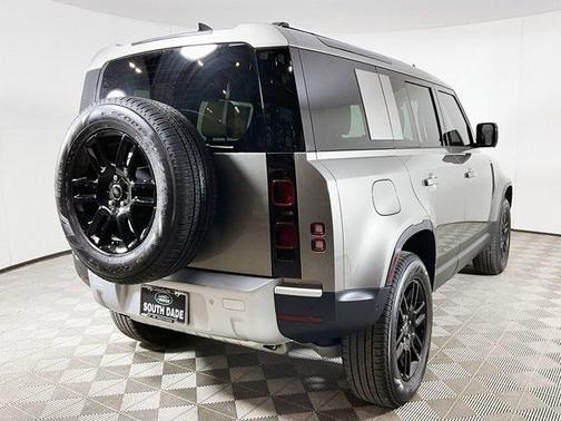 2025 Land Rover Defender 110 P400 S