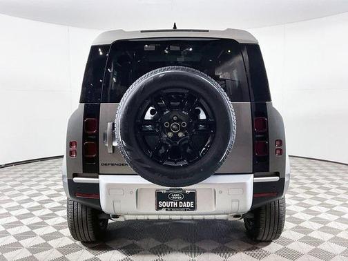 2025 Land Rover Defender 110 P400 S