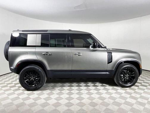 2025 Land Rover Defender 110 P400 S