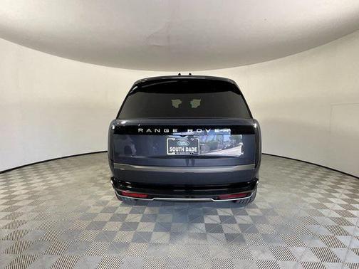 2025 Land Rover Range Rover P530 SE