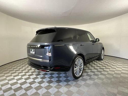 2025 Land Rover Range Rover P530 SE