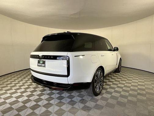 2025 Land Rover Range Rover P530 SE