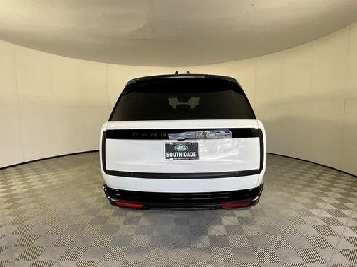 2025 Land Rover Range Rover P530 SE
