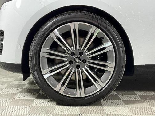2025 Land Rover Range Rover P530 SE