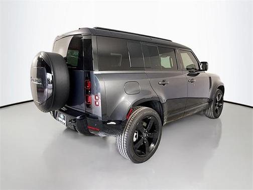 2025 Land Rover Defender 110 P400 X-Dynamic SE