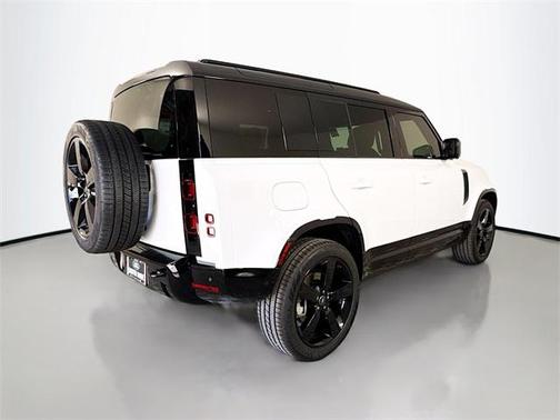 2025 Land Rover Defender 110 P400 X-Dynamic SE