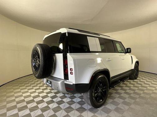 2025 Land Rover Defender 110 P400 S