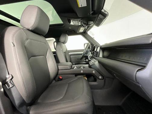 2025 Land Rover Defender 110 P400 S