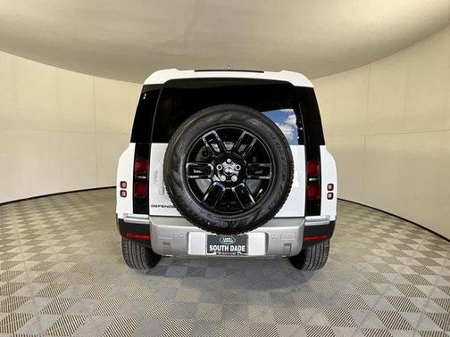 2025 Land Rover Defender 110 P400 S