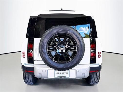 2025 Land Rover Defender 110 P400 S