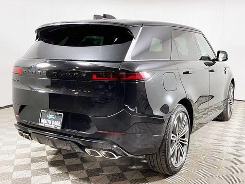 2025 Land Rover Range Rover Sport SE
