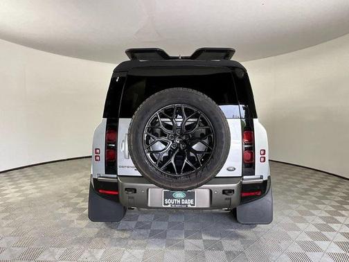 2022 Land Rover Defender 110 X-Dynamic SE