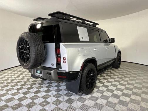 2022 Land Rover Defender 110 X-Dynamic SE