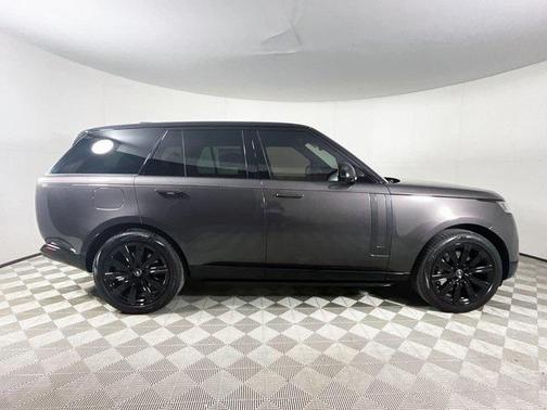 2025 Land Rover Range Rover P550e SE