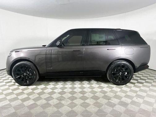 2025 Land Rover Range Rover P550e SE