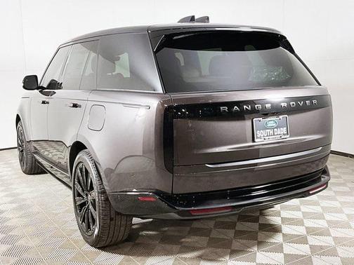 2025 Land Rover Range Rover P550e SE