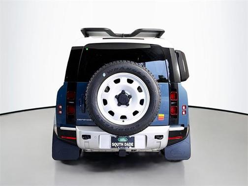 2025 Land Rover Defender 110 P300