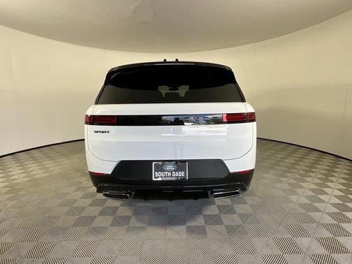2025 Land Rover Range Rover Sport SE