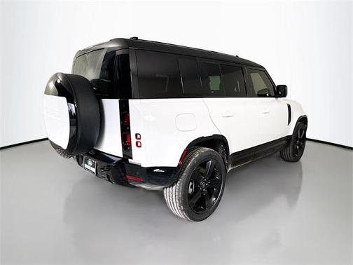 2025 Land Rover Defender 110 P400 X-Dynamic SE