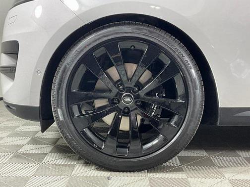 2025 Land Rover Range Rover Sport SE