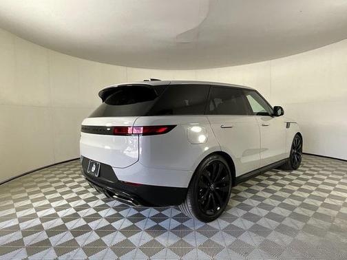 2025 Land Rover Range Rover Sport SE