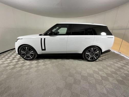 2025 Land Rover Range Rover P550e SE