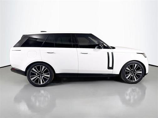 2025 Land Rover Range Rover P550e SE