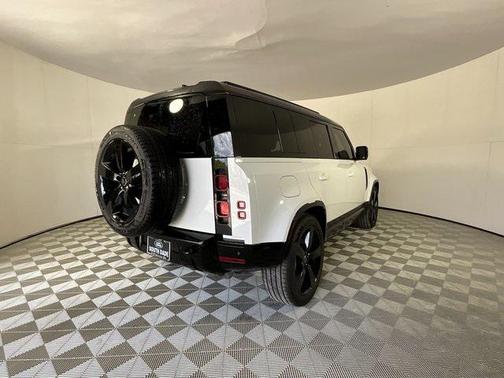 2025 Land Rover Defender 110 P400 X-Dynamic SE