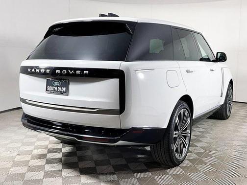 2025 Land Rover Range Rover P530 SE