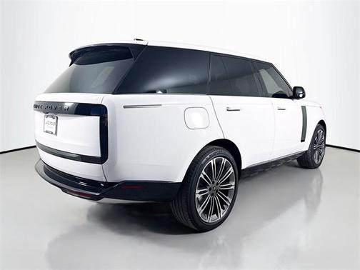 2025 Land Rover Range Rover P530 SE