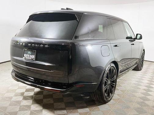 2025 Land Rover Range Rover P530 SE 7 Seat