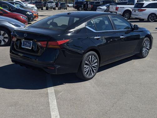 Super Black 2025 Nissan Altima SV FWD