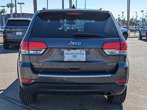 Granite Crystal Metallic Clearcoat 2017 Jeep Grand Cherokee Limited
