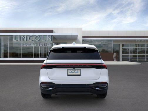 White Platinum Metallic Tri-Coat 2026 Lincoln Nautilus Premiere