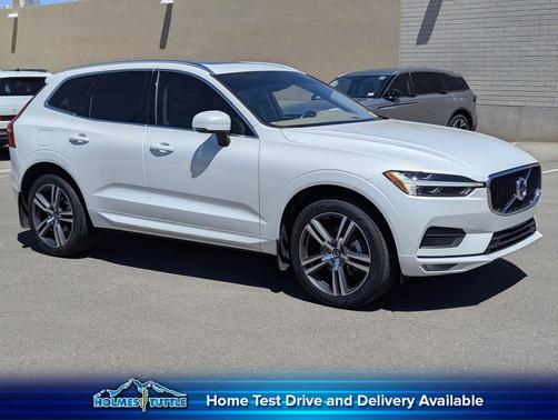 Crystal White Metallic 2021 Volvo XC60 T5 Momentum