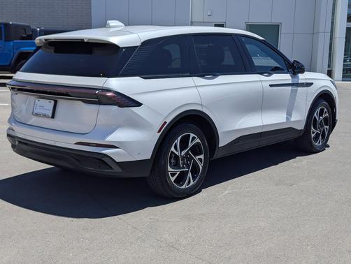 White Platinum Metallic Tri-Coat 2024 Lincoln Nautilus Premiere