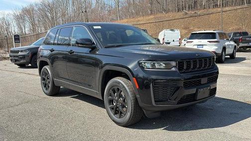 Diamond Black 2026 Jeep Grand Cherokee Laredo