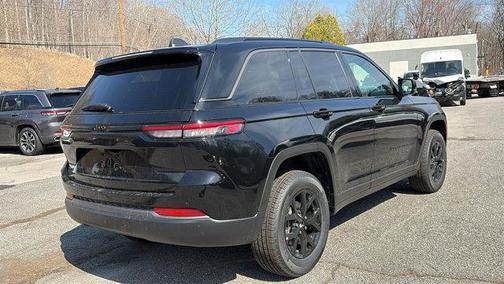 Diamond Black 2026 Jeep Grand Cherokee Laredo