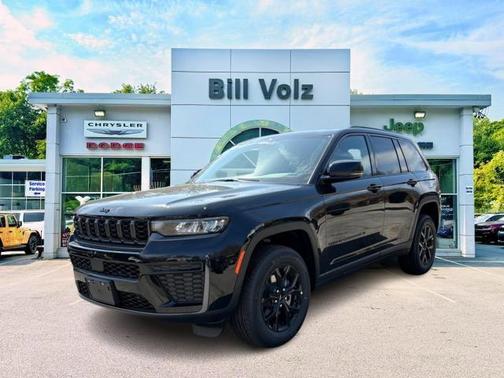 Diamond Black 2026 Jeep Grand Cherokee Laredo