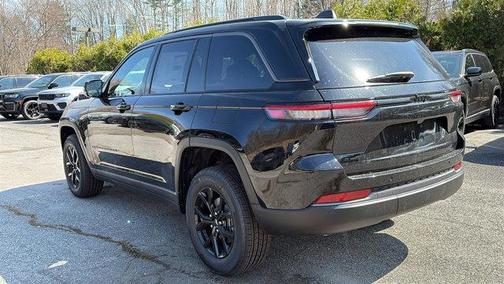 Diamond Black 2026 Jeep Grand Cherokee Laredo