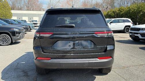 Diamond Black 2026 Jeep Grand Cherokee Laredo