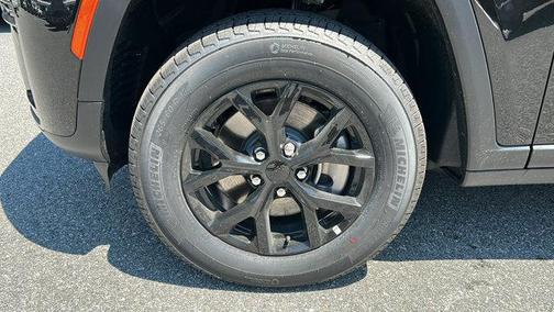 Diamond Black 2026 Jeep Grand Cherokee L Laredo