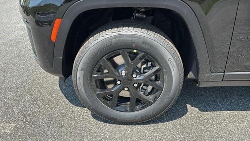 Diamond Black 2026 Jeep Grand Cherokee L Laredo