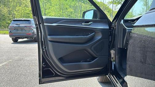 Diamond Black 2026 Jeep Grand Cherokee L Laredo