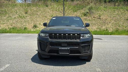 Diamond Black 2026 Jeep Grand Cherokee L Laredo