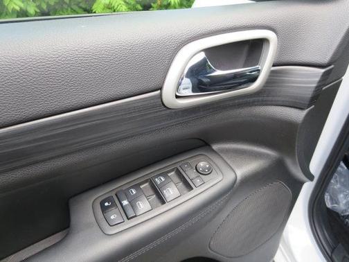2022 Jeep Grand Cherokee WK Laredo
