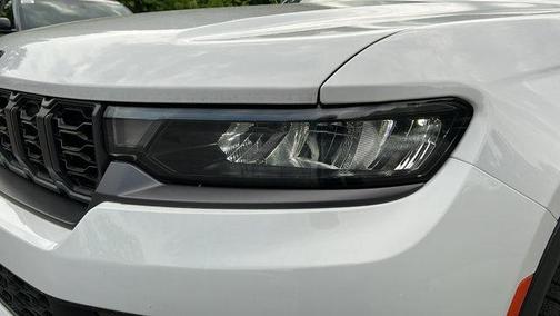 Bright White Clearcoat 2026 Jeep Grand Cherokee Limited