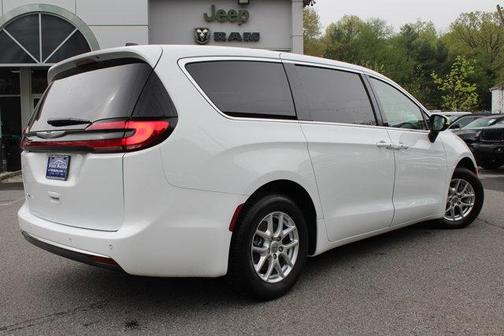 2023 Chrysler Pacifica Touring-L