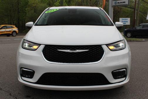 2023 Chrysler Pacifica Touring-L