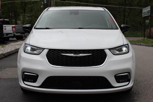 2024 Chrysler Pacifica Touring-L